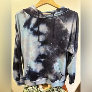 Women’s Tie-Dye Pullover Hoodie Light & Dark Blue Size L